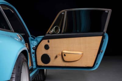 107万3750ドル（邦貨換算約1億6643万円）で落札されたポルシェ「911 リイマジンド バイ シンガー」（C）Courtesy of RM Sotheby's