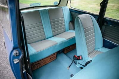 1万7438英ポンド（邦貨換算約362万円）で落札されたオースティン「ミニ クーパー マークII」（C）iconicauctioneers