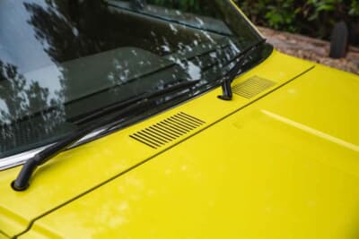 2万〜2万5000ポンド（約420万0000円〜526万0000円）で現在も販売中のトヨタ「カリーナ」（C）iconicauctioneers