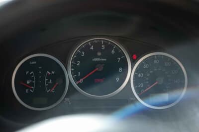 3万2000ポンド〜3万8000ポンド(邦貨換算約674万円〜801万円)で現在も販売中のスバル「インプレッサ WRX STI」(C)iconicauctioneers