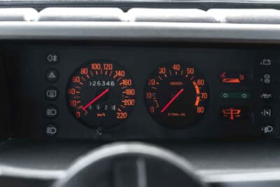 8万8875英ポンド（邦貨換算約1850万円）で現在も販売中のルノー「5ターボ2」（C）iconicauctioneers