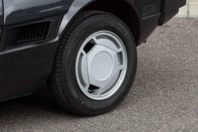 8100英ポンド（邦貨換算約170万円で落札されたベルトーネ「X1/9」（C）iconicauctioneers