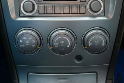 3万2000ポンド〜3万8000ポンド(邦貨換算約674万円〜801万円)で現在も販売中のスバル「インプレッサ WRX STI」(C)iconicauctioneers