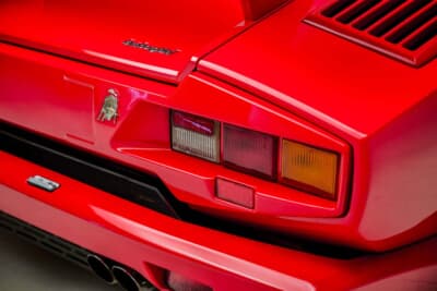 57万8750ドル(邦貨換算約8947万円)で落札されたランボルギーニ「カウンタック25thアニバーサリー」(C)Courtesy of RM Sotheby's