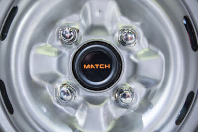 センターキャップのロゴも作り直した。「MARCH」ではなく「MATCH」と遊び心も