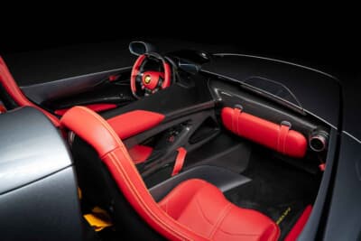 253万6250ドル(邦貨換算約3億9210万円)で落札されたフェラーリ「モンツァSP2」(C)Courtesy of RM Sotheby's