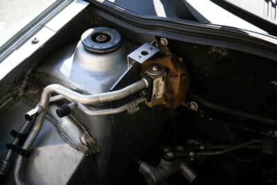 3万7083英ポンド（邦貨換算約約783万円）で落札されたルノー「スポール クリオV6」（C）iconicauctioneers