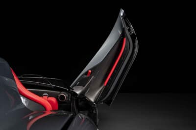 253万6250ドル(邦貨換算約3億9210万円)で落札されたフェラーリ「モンツァSP2」(C)Courtesy of RM Sotheby's