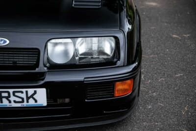 7万5000ポンド〜9万5000ポンド(邦貨換算約1580万円〜約2000万円)で現在も販売中のフォード「シエラRS500」(C)iconicauctioneers