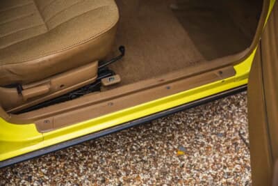 2万〜2万5000ポンド（約420万0000円〜526万0000円）で現在も販売中のトヨタ「カリーナ」（C）iconicauctioneers