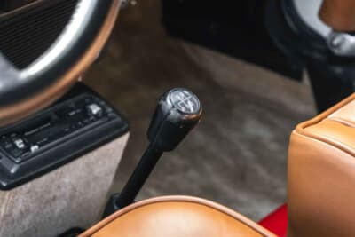 8万8875英ポンド（邦貨換算約1850万円）で現在も販売中のルノー「5ターボ2」（C）iconicauctioneers