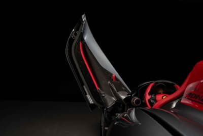 253万6250ドル(邦貨換算約3億9210万円)で落札されたフェラーリ「モンツァSP2」(C)Courtesy of RM Sotheby's