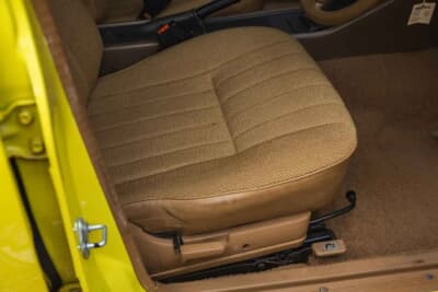 2万〜2万5000ポンド（約420万0000円〜526万0000円）で現在も販売中のトヨタ「カリーナ」（C）iconicauctioneers