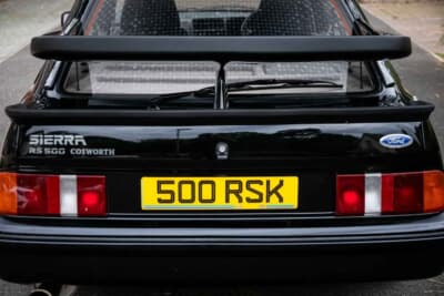 7万5000ポンド〜9万5000ポンド(邦貨換算約1580万円〜約2000万円)で現在も販売中のフォード「シエラRS500」(C)iconicauctioneers