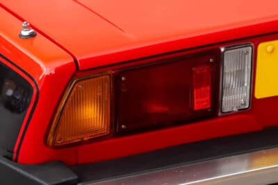 8100英ポンド（邦貨換算約170万円で落札されたベルトーネ「X1/9」（C）iconicauctioneers