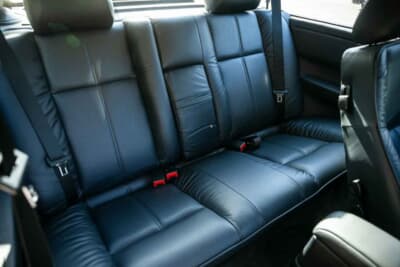 10万ポンド～12万ポンド（邦貨換算約202万円〜242万円で現在も販売中のフォード「エスコートRSコスワース」（C）iconicauctioneers