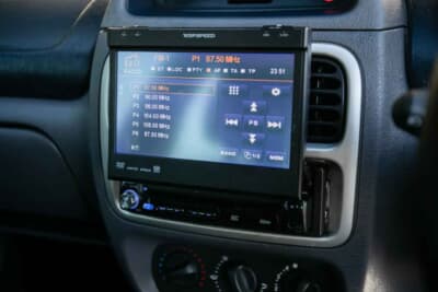 3万7083英ポンド（邦貨換算約約783万円）で落札されたルノー「スポール クリオV6」（C）iconicauctioneers