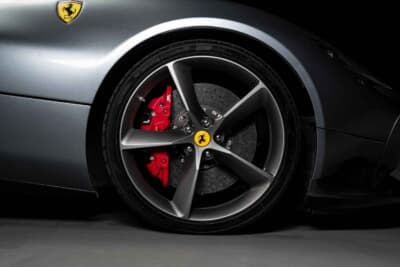 253万6250ドル(邦貨換算約3億9210万円)で落札されたフェラーリ「モンツァSP2」(C)Courtesy of RM Sotheby's