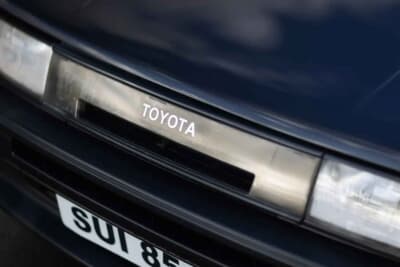 3万5000ポンド〜4万5000ポンド（約740万円〜約950万円）で現在も販売中のトヨタ「カローラ レビン」（C）iconicauctioneers