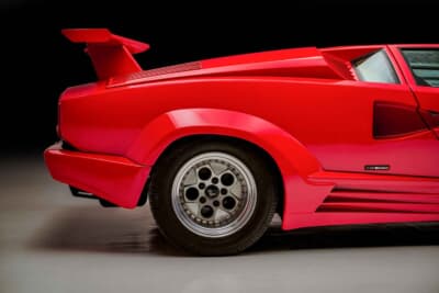 57万8750ドル(邦貨換算約8947万円)で落札されたランボルギーニ「カウンタック25thアニバーサリー」(C)Courtesy of RM Sotheby's