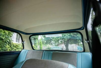 1万7438英ポンド（邦貨換算約362万円）で落札されたオースティン「ミニ クーパー マークII」（C）iconicauctioneers