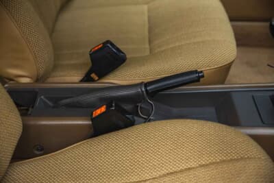 2万〜2万5000ポンド（約420万0000円〜526万0000円）で現在も販売中のトヨタ「カリーナ」（C）iconicauctioneers