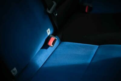 3万2000ポンド〜3万8000ポンド(邦貨換算約674万円〜801万円)で現在も販売中のスバル「インプレッサ WRX STI」(C)iconicauctioneers