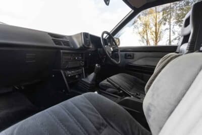 3万5000ポンド〜4万5000ポンド（約740万円〜約950万円）で現在も販売中のトヨタ「カローラ レビン」（C）iconicauctioneers