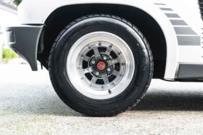 8万8875英ポンド（邦貨換算約1850万円）で現在も販売中のルノー「5ターボ2」（C）iconicauctioneers