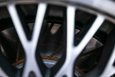 7万5000ポンド〜9万5000ポンド(邦貨換算約1580万円〜約2000万円)で現在も販売中のフォード「シエラRS500」(C)iconicauctioneers