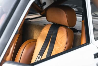 8万8875英ポンド（邦貨換算約1850万円）で現在も販売中のルノー「5ターボ2」（C）iconicauctioneers