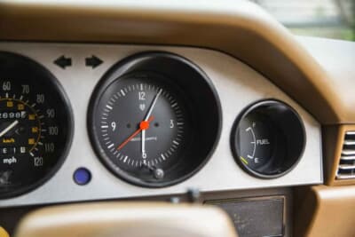 2万〜2万5000ポンド（約420万0000円〜526万0000円）で現在も販売中のトヨタ「カリーナ」（C）iconicauctioneers