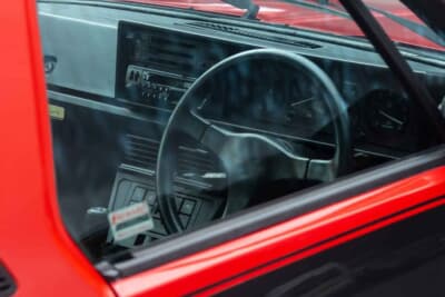 8100英ポンド（邦貨換算約170万円で落札されたベルトーネ「X1/9」（C）iconicauctioneers