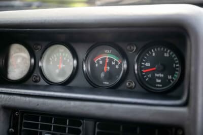 38万2500ポンド(邦貨換算約7726万円)で落札したフォード「RS200S」(C)iconicauctioneers