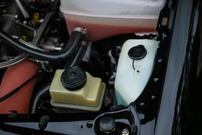 7万5000ポンド〜9万5000ポンド(邦貨換算約1580万円〜約2000万円)で現在も販売中のフォード「シエラRS500」(C)iconicauctioneers