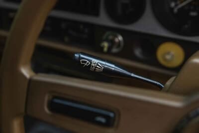 2万〜2万5000ポンド（約420万0000円〜526万0000円）で現在も販売中のトヨタ「カリーナ」（C）iconicauctioneers