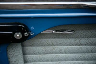 1万7438英ポンド（邦貨換算約362万円）で落札されたオースティン「ミニ クーパー マークII」（C）iconicauctioneers