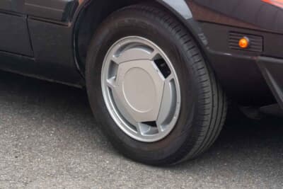 8100英ポンド（邦貨換算約170万円で落札されたベルトーネ「X1/9」（C）iconicauctioneers