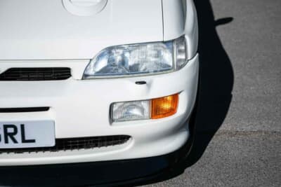 10万ポンド～12万ポンド（邦貨換算約202万円〜242万円で現在も販売中のフォード「エスコートRSコスワース」（C）iconicauctioneers