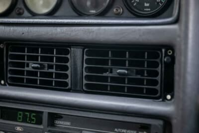 38万2500ポンド(邦貨換算約7726万円)で落札したフォード「RS200S」(C)iconicauctioneers