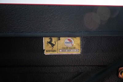 8万5000ポンド～9万5000ポンド（邦貨換算約1770万円〜1980万円）で現在も販売中のフェラーリ「208GTBターボ」（C）iconicauctioneers