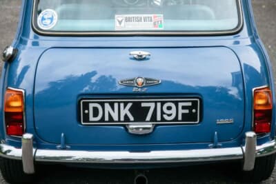 1万7438英ポンド（邦貨換算約362万円）で落札されたオースティン「ミニ クーパー マークII」（C）iconicauctioneers