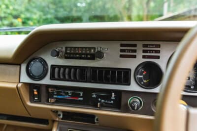 2万〜2万5000ポンド（約420万0000円〜526万0000円）で現在も販売中のトヨタ「カリーナ」（C）iconicauctioneers