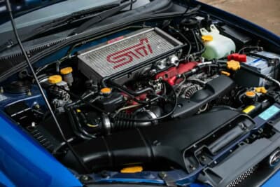 3万2000ポンド〜3万8000ポンド(邦貨換算約674万円〜801万円)で現在も販売中のスバル「インプレッサ WRX STI」(C)iconicauctioneers