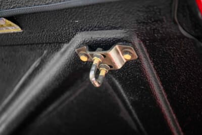 8万5000ポンド～9万5000ポンド（邦貨換算約1770万円〜1980万円）で現在も販売中のフェラーリ「208GTBターボ」（C）iconicauctioneers