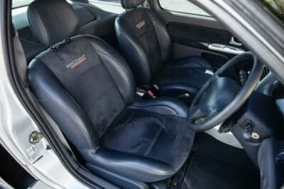 3万7083英ポンド（邦貨換算約約783万円）で落札されたルノー「スポール クリオV6」（C）iconicauctioneers