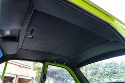 価格非公開で落札されたフォード「エスコート Mk Iメキシコ」（C）iconicauctioneers