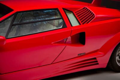 57万8750ドル(邦貨換算約8947万円)で落札されたランボルギーニ「カウンタック25thアニバーサリー」(C)Courtesy of RM Sotheby's