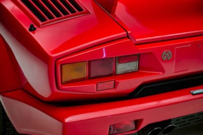 57万8750ドル(邦貨換算約8947万円)で落札されたランボルギーニ「カウンタック25thアニバーサリー」(C)Courtesy of RM Sotheby's