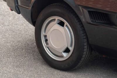 8100英ポンド（邦貨換算約170万円で落札されたベルトーネ「X1/9」（C）iconicauctioneers